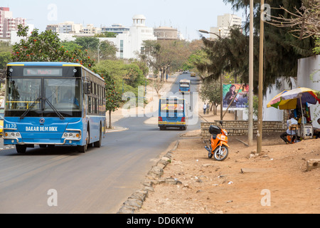 Dakar, Senegal. Öffentliche Verkehrsmittel, städtische Busse. Stockfoto