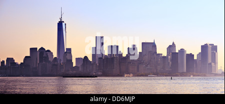 New York City Panorama spanning von Lower Manhattan nach Brooklyn über den East River. Stockfoto