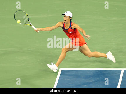 New York, USA. 26. August 2013. Francesca Schiavone (ITA) seine einen Schuss in der ersten Runde der US Open bei Billie Jean King Tennis Center in Flushing Meadows, NY Credit: Action Plus Sport/Alamy Live News Stockfoto