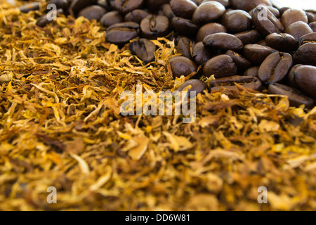 Kaffee und Zigaretten Stockfoto