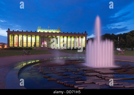 Nachtansicht des Altes Museum auf der Museumsinsel oder Museumsinsel in Berlin Deutschland Stockfoto