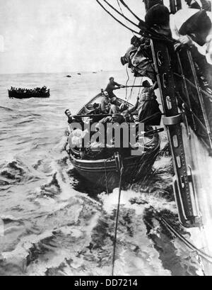 Gerettet, militärische Passagiere aus der französischen Liner Sontay, 16. April 1918 Weltkriegs deutsche u-Boot versenkt. Es war Stockfoto