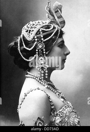 Mata Hari, exotische Tänzerin, wurde im Jahr 1917 als WW1 deutscher Spion hingerichtet. Profilbildnis soll die Tänzerin im Jahre 1910 darstellen. Stockfoto