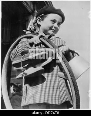 Obwohl ihr Geist ist weit von Rache, um auf die Achsenmächte geübt werden, diese kleine Dame ist... - 196337 Stockfoto