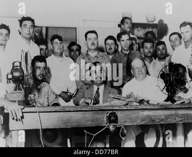 Mexikanische Präsident Lazaro Cardenas Treffen mit Öl Gewerkschaftsführer. Am 18. März 1938, mit Unterstützung der Gewerkschaften, Cardenas Stockfoto