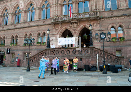 Karamba-Samba-Band spielt vor dem Rathaus, Chester, UK Stockfoto