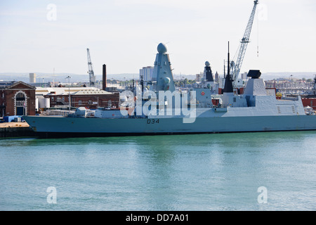 Heimat der Royal Navy, Oberkommandos Portsmouth, Fregatten, Zerstörer, Schiffe des Krieges, BAE Systems, Reparatur, Logistik, Schiff Gebäude. Portsmouth Stockfoto