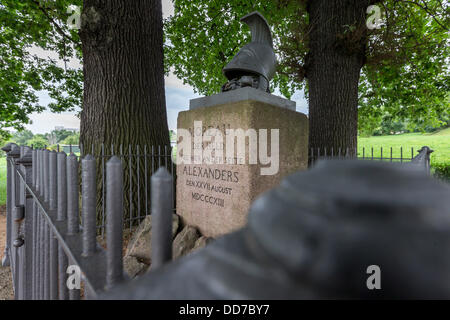 Dresden-Zschertnitz, Deutschland. 19. August 2013. Das Moreau-Denkmal ist bei der Raecknitzhoehe in Dresden-Zschertnitz, Deutschland, 19. August 2013 sehen. Das Denkmal erinnert an die tödliche Verletzung von general Jean-Victor Moreau (1763-1813) am 27. August 1813. Moreau kämpfte für Zar Alexander I. gegen Napoleon und wurde verletzt, was zu seinem Tod in Laun am 2. September 1813. Foto: Jörn Haufe/Dpa/Alamy Live News Stockfoto