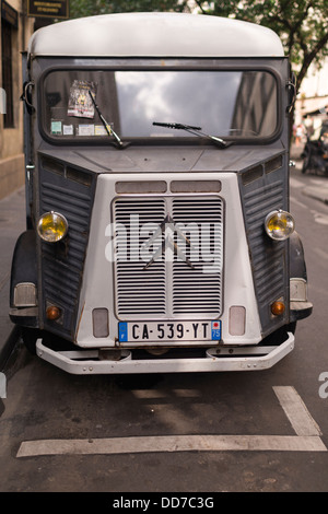 Klassische französische Lieferwagen (Citroën) in Paris Stockfoto