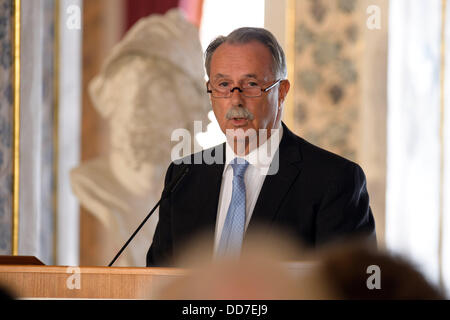 Weimar, Deutschland. 28. August 2013. Der Präsident des Goethe-Instituts, Klaus-Dieter Lehmann, spricht bei der Preisverleihung in der Stadt Burg Weimar, Deutschland, 28. August 2013. Foto: CANDY WELZ/Dpa/Alamy Live News Stockfoto