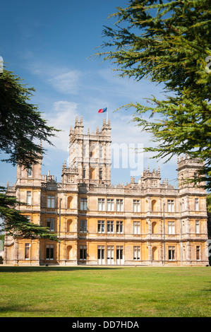 Highclere Castle Newbury Graf und Gräfin von Carnarvan Einstellung TV Serien zeigen drama Downton Abtei des äußeren Hebung osten Rasen Stockfoto