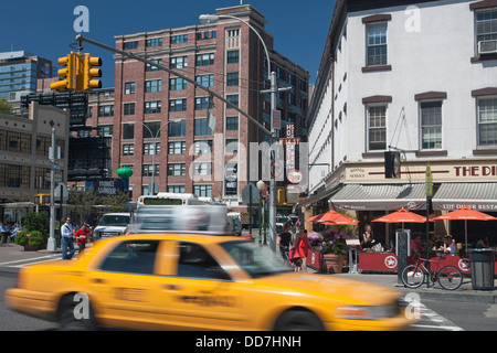 GELB TACI CAB WEST VIERZEHNTEN STREET MEAT MARKET PACKING DISTRICT MANHATTAN NEW YORK CITY USA Stockfoto