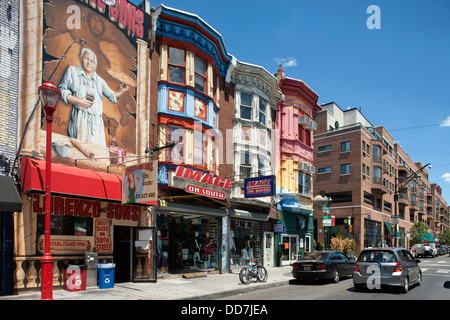 BEMALTE REIHENHÄUSER SOUTH STREET DOWNTOWN PHILADELPHIA PENNSYLVANIA USA Stockfoto