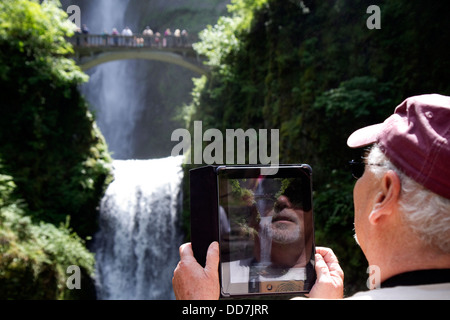 Multnomah Falls befindet sich östlich von Troutdale, Oregon, USA. Stockfoto