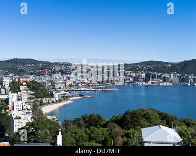 dh Wellington Harbour WELLINGTON NEUSEELAND Lambton Harbour und Oriental Blick auf die Skyline der Bay City tagsüber Stockfoto