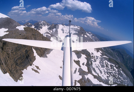 Segelflugzeug Flugzeug Twin Astir fliegen in der Nähe von Pena Collarada Berge, Aragon, Spanien Stockfoto