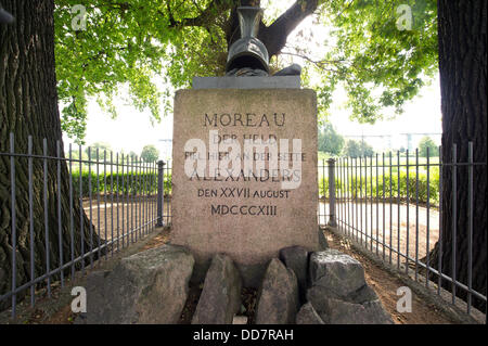 Das Moreau-Denkmal ist bei der Raecknitzhoehe in Dresden-Zschertnitz, Deutschland, 21. August 2013 sehen. Das Denkmal erinnert an die tödliche Verletzung von general Jean-Victor Moreau (1763-1813) am 27. August 1813. Moreau kämpfte für Zar Alexander I. gegen Napoleon und wurde verletzt, was zu seinem Tod in Laun am 2. September 1813. Foto: Sebastian Kahnert Stockfoto