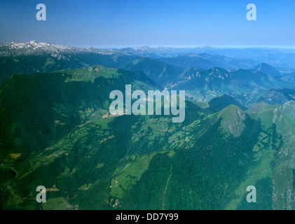 Aspe-Tal mit am linken Le Layens, Sarrance, atlantischen Pyrenäen, Aquitaine, Frankreich Stockfoto