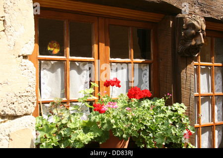 Nahaufnahme einer typischen französischen Hütte-Window-Box. Stockfoto