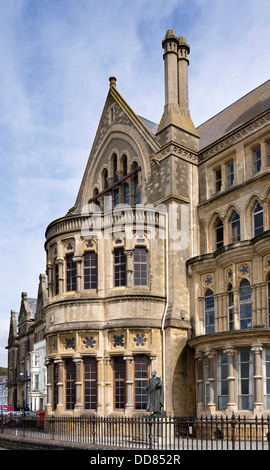 Großbritannien, Wales, Ceredigion, Aberystwyth, Statue der Universität Gründer Thomas Charles Edwards außerhalb erste Gebäude Stockfoto