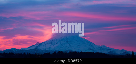 Mt. Rainier bei Sonnenaufgang, Washington, USA. Stockfoto