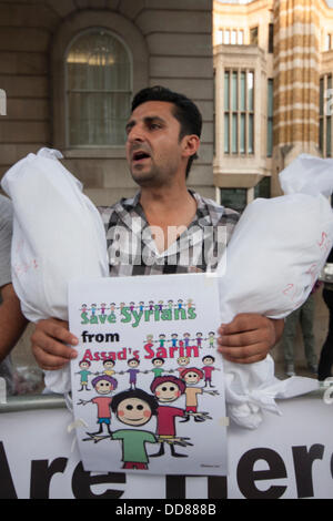 London, UK. 28. August 2013. Einige Syrer in einer separaten Demo Nachfrage Intervention vom Vereinigten Königreich in der laufenden Konflikt in Syrien nach chemischer Waffen Angriffe, die Schuld auf das Assad-Regime auf die Zivilbevölkerung. Bildnachweis: Paul Davey/Alamy Live-Nachrichten Stockfoto