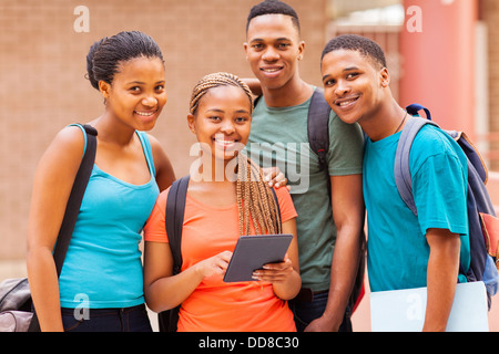 Gruppe Afro amerikanische Studenten mit Tablet-computer Stockfoto