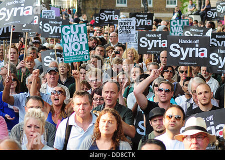 London UK 28. August 2013. Stoppen Sie die Krieg-Koalition-Demonstration vor Downing Street gegen westliche Intervention in Syrien Credit: siehe Li/Alamy Live News Stockfoto
