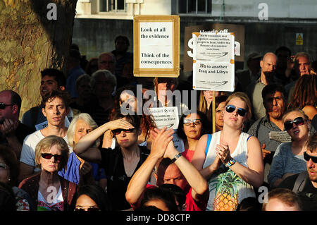 London UK 28. August 2013. Stoppen Sie die Krieg-Koalition-Demonstration vor Downing Street gegen westliche Intervention in Syrien Credit: siehe Li/Alamy Live News Stockfoto