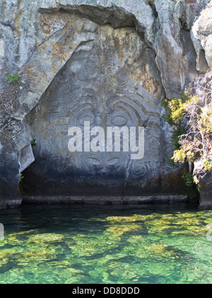 dh LAKE TAUPO Neuseeland Maori Rock carving Stockfoto