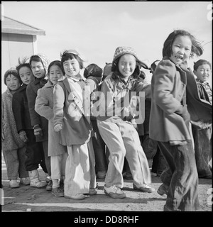 Ein Foto aus dem Granada Relocation Center (Amache), Colorado, das das Leben an einem kalten Dezembernachmittag zeigt. Das Zentrum war eines der US-Internierungslager für japanische Amerikaner während des Zweiten Weltkriegs Stockfoto