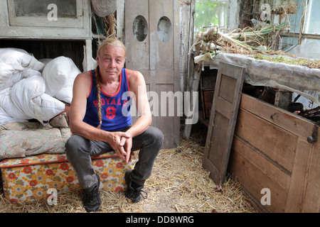 Bob Flowerdew, exzentrische Bio-Gärtner Schriftsteller Sender in seine Potting Shed, Norfolk, Großbritannien Stockfoto