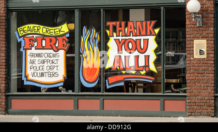 Zeichen unterstützt Feuerwehr geschrieben von Einwohner und Unternehmen nach Beaver Creek Feuer 21. August 2013 in Hailey, ID. enthalten war Das Feuer bedroht die Erholungsgebiete von Sun Valley und Ketchum. Stockfoto