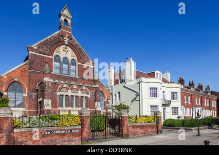 England, Hampshire, Portsmouth, alte Commercial Road und Charles Dickens Birthplace Museum Stockfoto