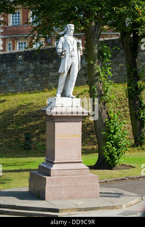 Statue von George Leeman Victorian Geschäftsmann in Stadt von York North Yorkshire England UK Stockfoto