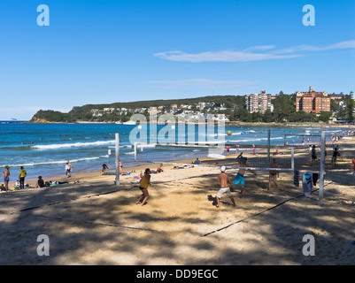 dh Manly Beach MANLY Australien Austrailian Strand Menschen Volleyball spielen Sydney Stockfoto