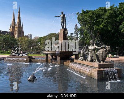 dh Hyde Park SYDNEY Australien JF Archibald Memorial Fountain Pool St. Marys Cathedral Stockfoto