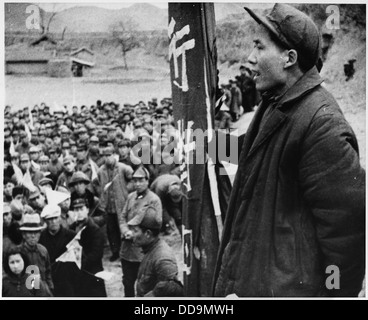 Mao Tse-Tung, Führer der chinesischen Kommunisten, spricht einige seiner Anhänger. --196235 Stockfoto