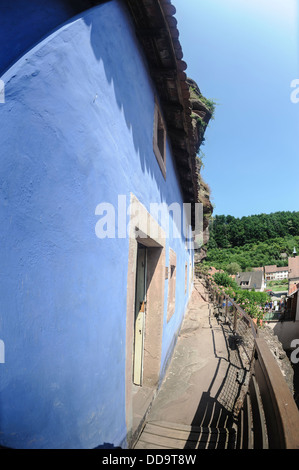 Höhlenwohnungen, die Wohnung in dem Dorf Graufthal, Elsass, Frankreich. Stockfoto