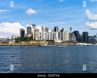 dh Sydney Harbour SYDNEY Australien Betty Cuthbert Rivercat Katamaran Fähre Wolkenkratzer-Skyline der Stadt Stockfoto