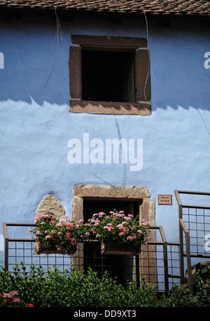 Höhlenwohnungen, die Wohnung in dem Dorf Graufthal, Elsass, Frankreich. Stockfoto