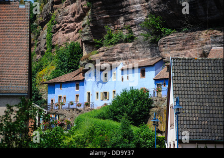 Höhlenwohnungen, die Wohnung in dem Dorf Graufthal, Elsass, Frankreich. Stockfoto