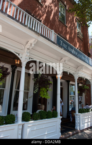 FRONT PORCH AMERICAN HOTEL SAG HARBOR LONG ISLAND NEW YORK USA Stockfoto