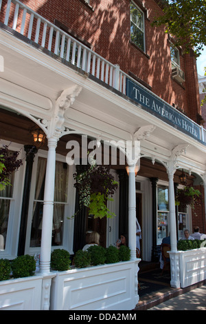 FRONT PORCH AMERICAN HOTEL SAG HARBOR LONG ISLAND NEW YORK USA Stockfoto