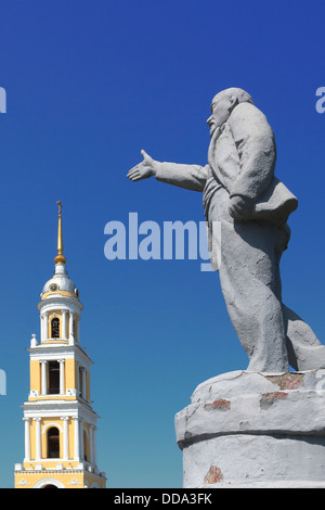 Statue von der russischen kommunistischen revolutionär Vladimir Ilyich Lenin (1870-1924) außerhalb der Glockenturm des Johannes der Apostel in Kolomna, Russland Stockfoto