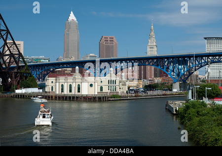 CUYAHOGA RIVER SKYLINE VON DOWNTOWN CLEVELAND OHIO USA Stockfoto