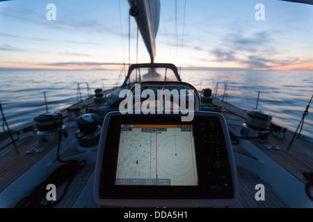 Blick vom Steuerstand Scannen dem Radarschirm für Schiffsverkehr im Golf von Maine zwischen dem Bundesstaat Maine und Nova Scotia Stockfoto