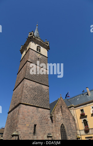Kappelturm (Kapelle Turm) neben dem Rathaus in Obernai im Elsass, Frankreich Stockfoto