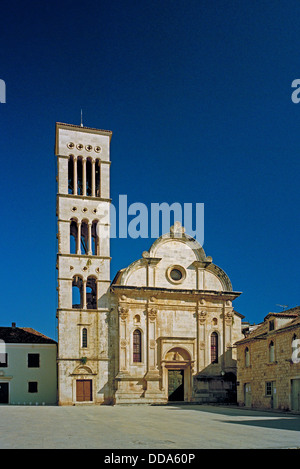 Dom St. Stephan auf der Insel Hvar, Kroatien, mit seiner typischen venezianischen Stil-Glockenturm. Stockfoto