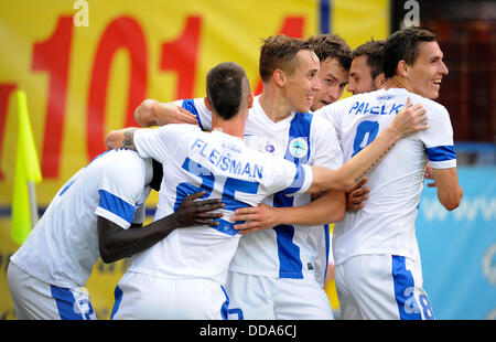 Liberec, Tschechische Republik. 28. Aug, 2013.Europa Liga, 4. vorläufige Runde in Liberec. 28. August 2013. Slovan Liberec - Udinese Calcio Spiel der Europa League, 4. Vorrunde in Liberec, Tschechische Republik, 28. August 2013. Spieler von Liberec feiern erstes Tor. Bildnachweis: Radek Petrasek/CTK Foto/Alamy Live-Nachrichten Stockfoto